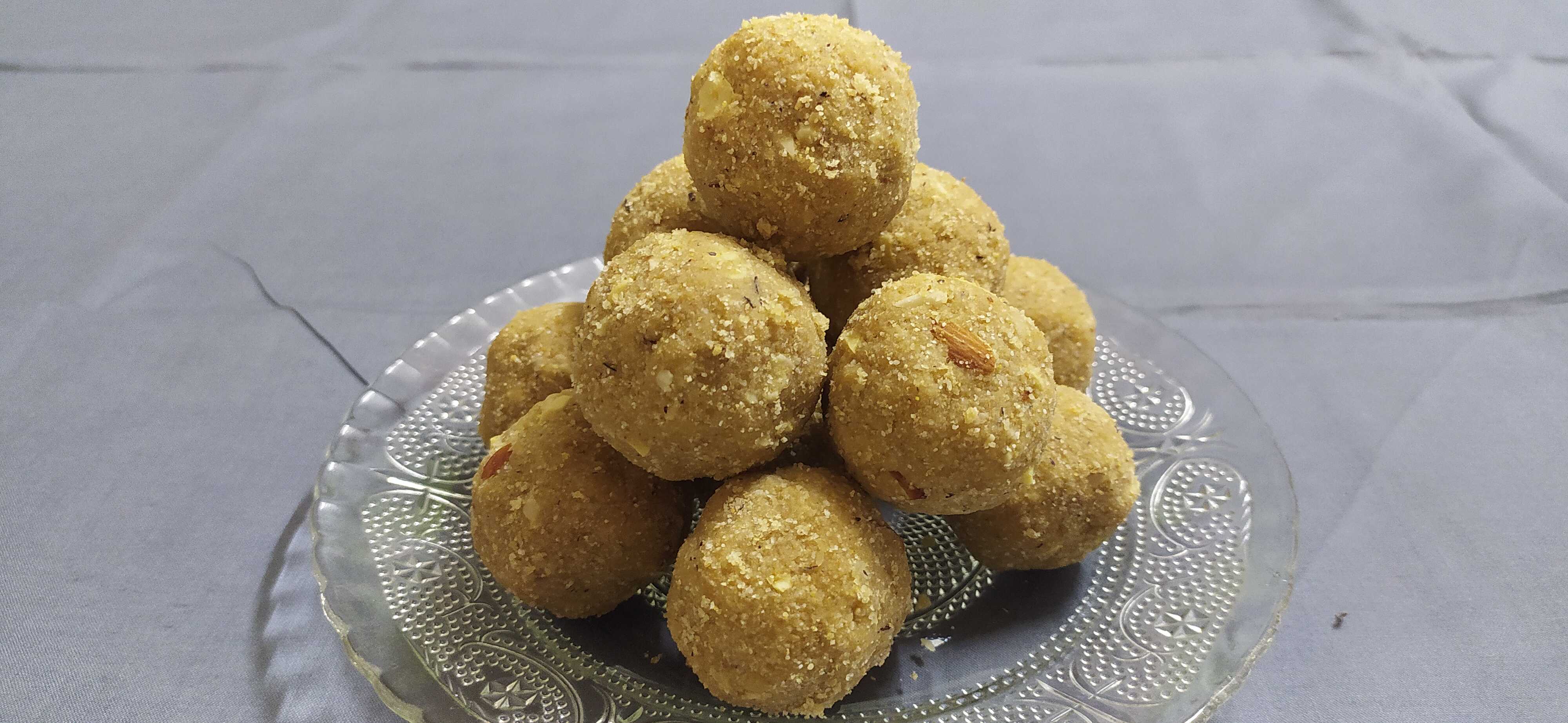 Gavhache Laadu / Atta Laddu / Wheat Flour Ladoo