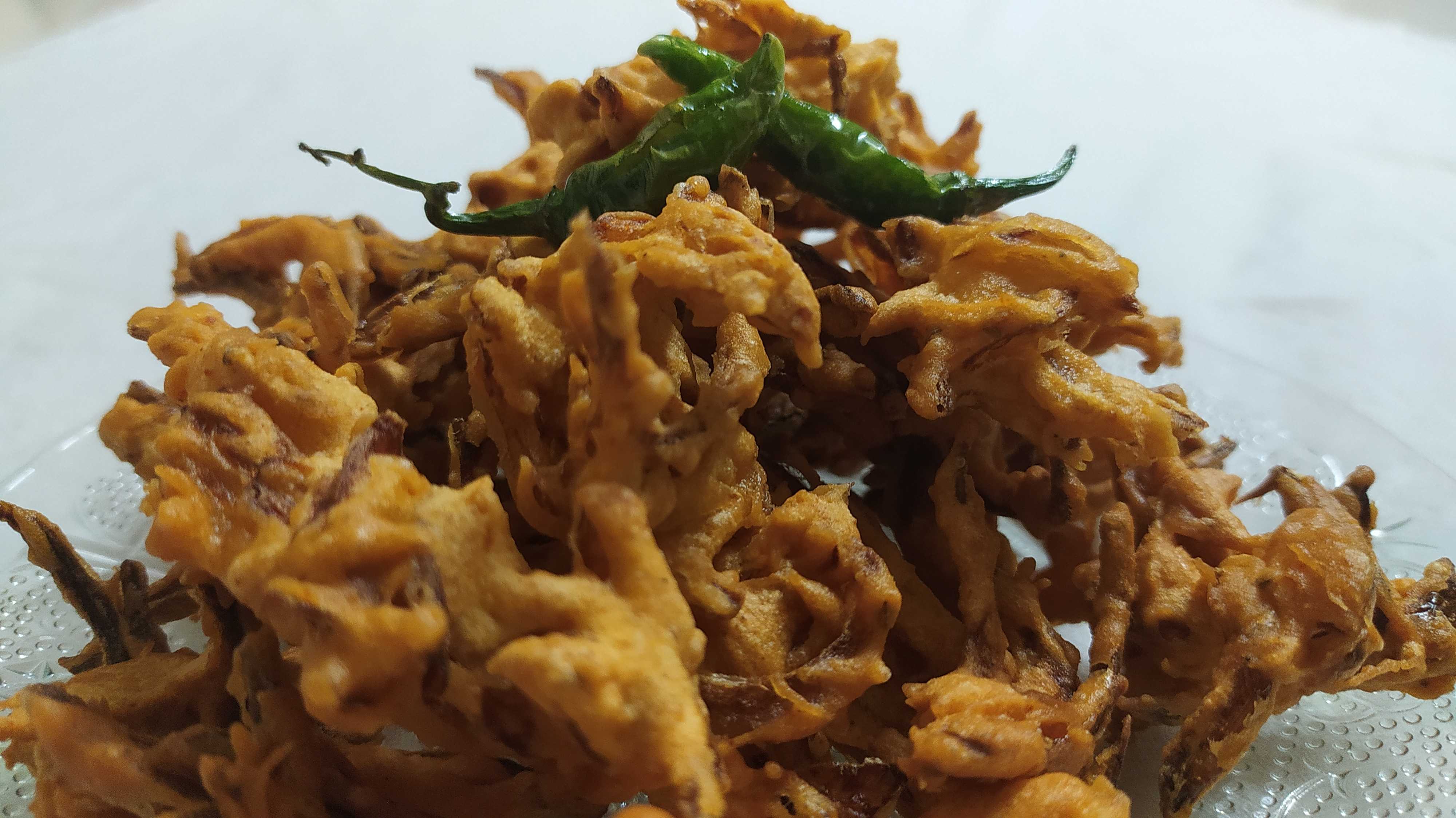 Khekada kanda bhaji (Onion Pakoda)