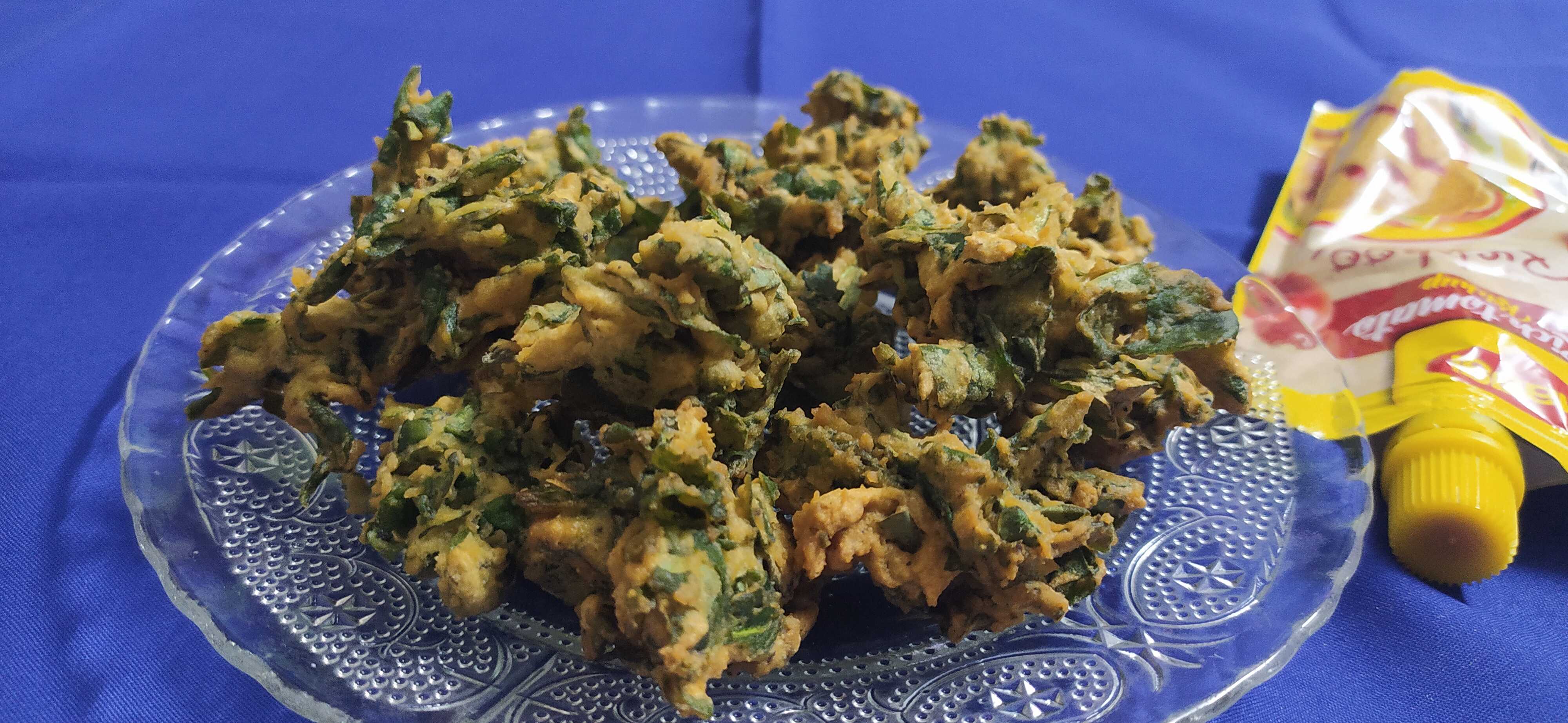 Palak Pakoda / Crispy Spinach Fritters