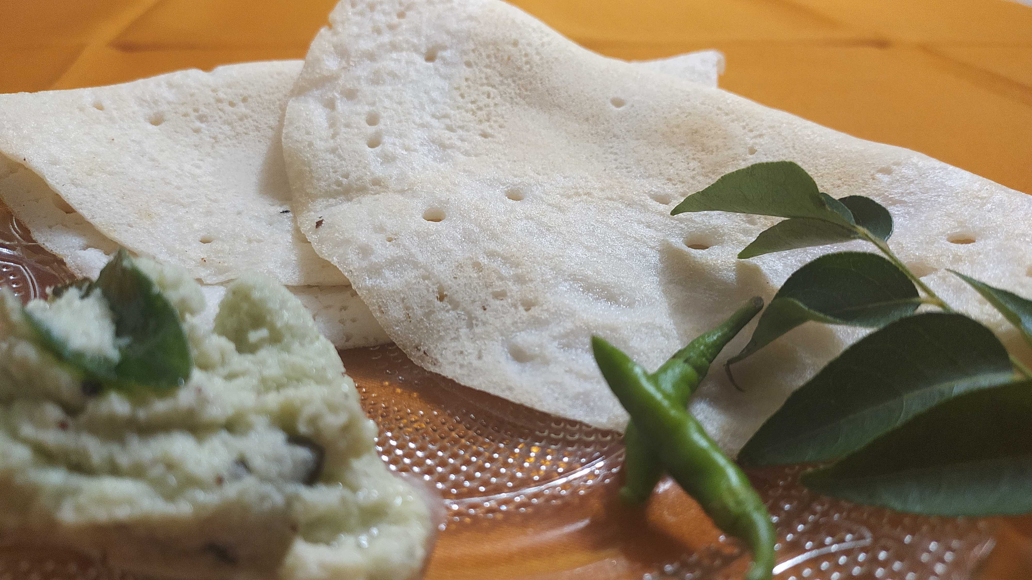 Sada Dosa with Coconut Chutney